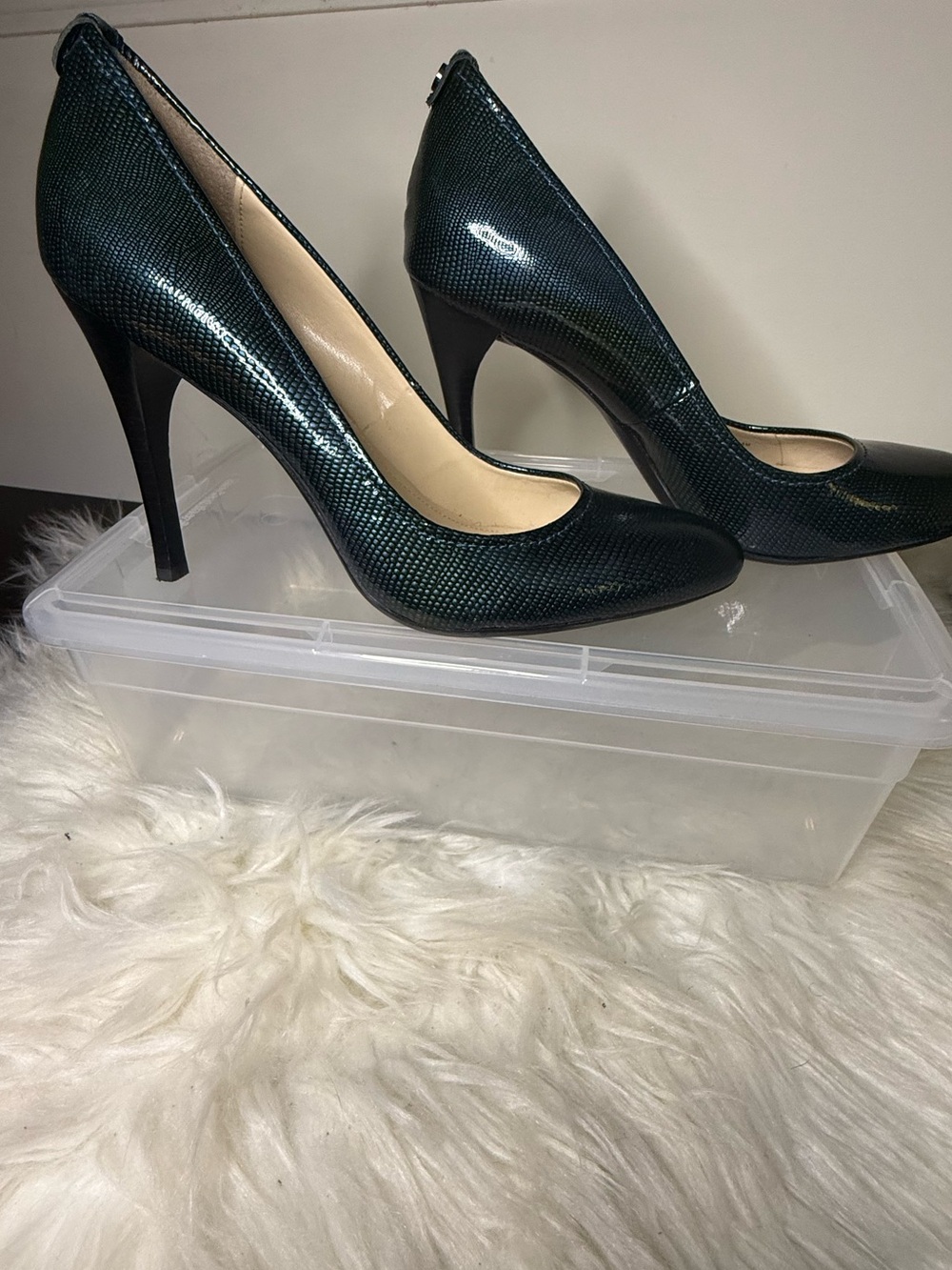Classic Calvin Klein Green Textured Pointed-Toe Stiletto Pumps